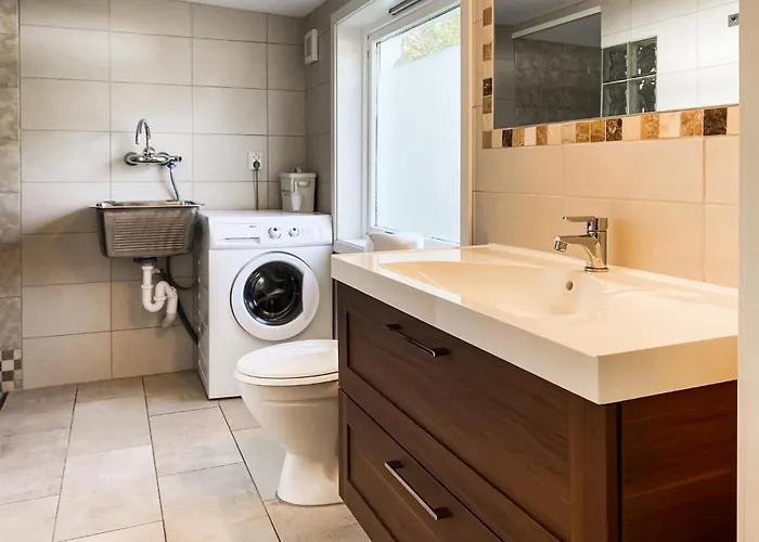 Dom wakacyjny Gorgeous In With Wifi Kverven